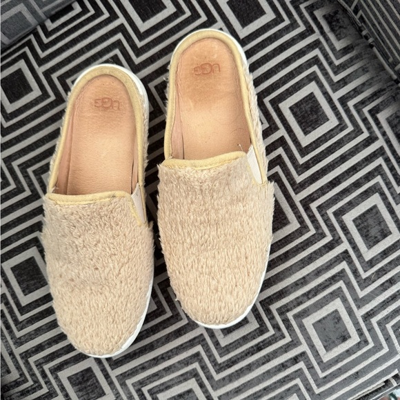 Ugg Women's Luci Slip-On Fuzzy Sneakers - Picture 2 of 7